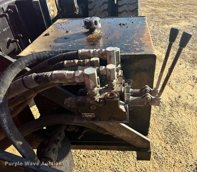 image for item NB9319 2002 Mack RD690P truck cab and chassis