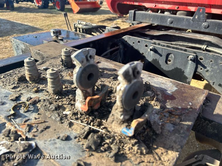 image for item NB9319 2002 Mack RD690P truck cab and chassis