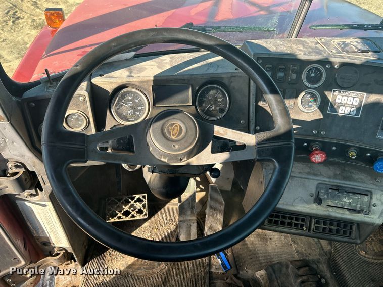 image for item NB9319 2002 Mack RD690P truck cab and chassis