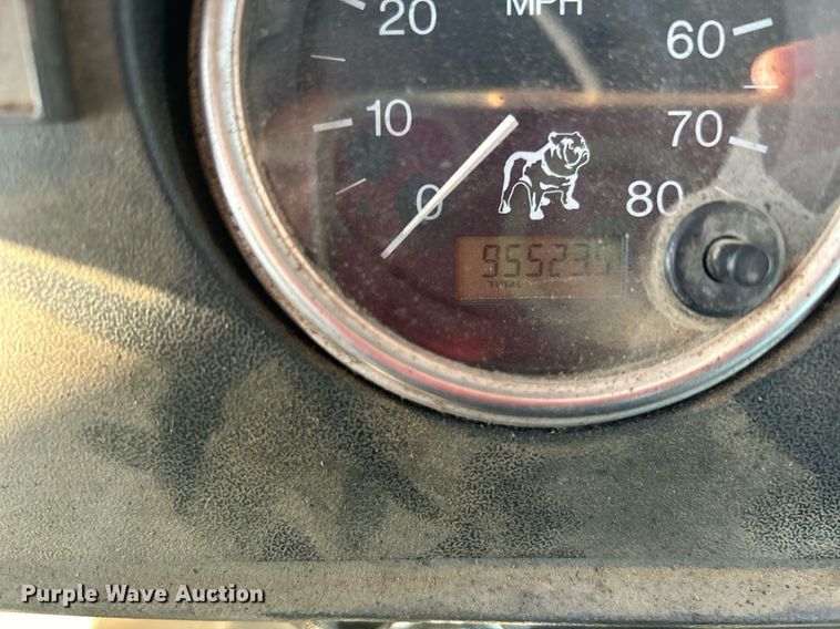 image for item NB9319 2002 Mack RD690P truck cab and chassis