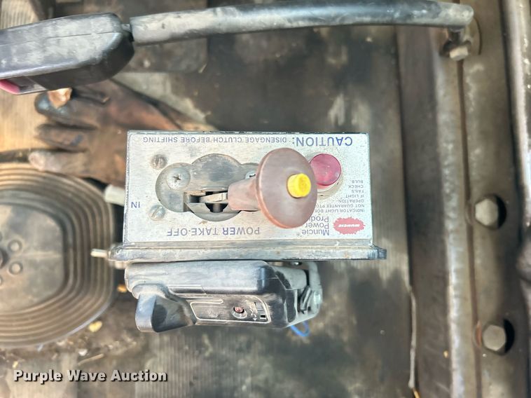 image for item NB9319 2002 Mack RD690P truck cab and chassis