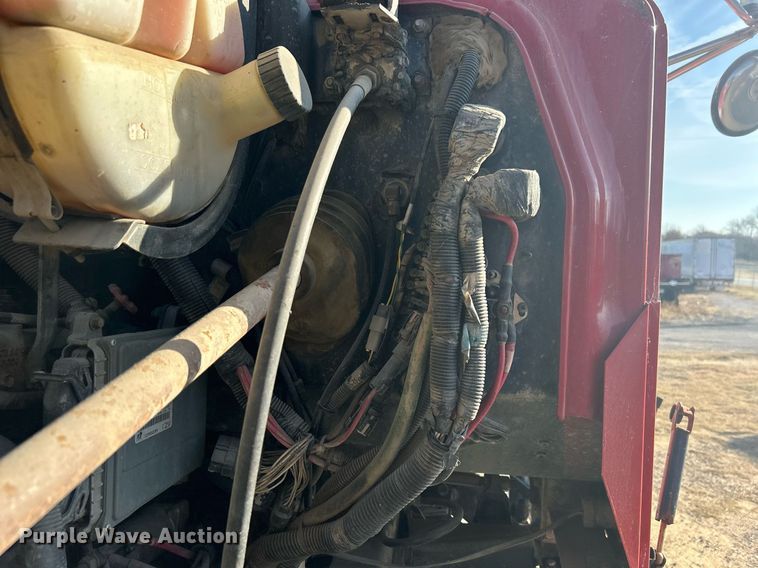 image for item NB9319 2002 Mack RD690P truck cab and chassis