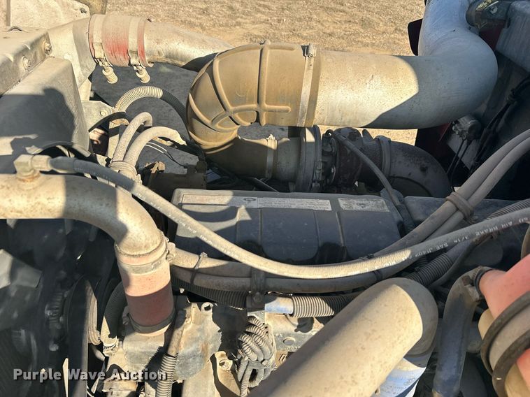 image for item NB9319 2002 Mack RD690P truck cab and chassis