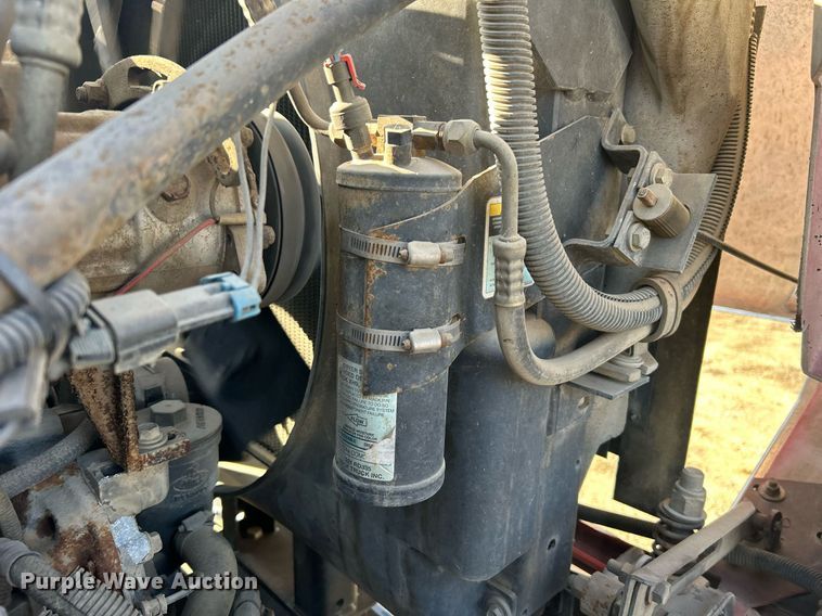 image for item NB9319 2002 Mack RD690P truck cab and chassis