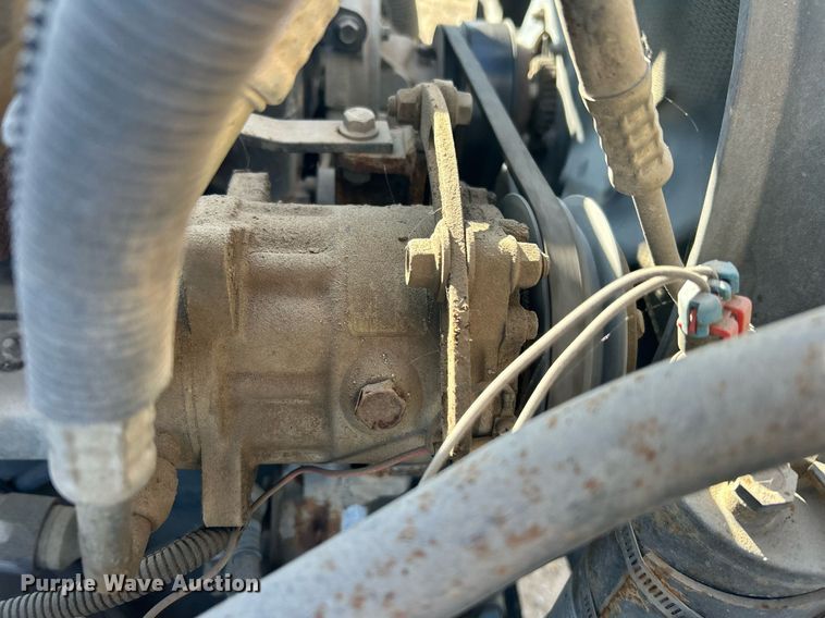 image for item NB9319 2002 Mack RD690P truck cab and chassis