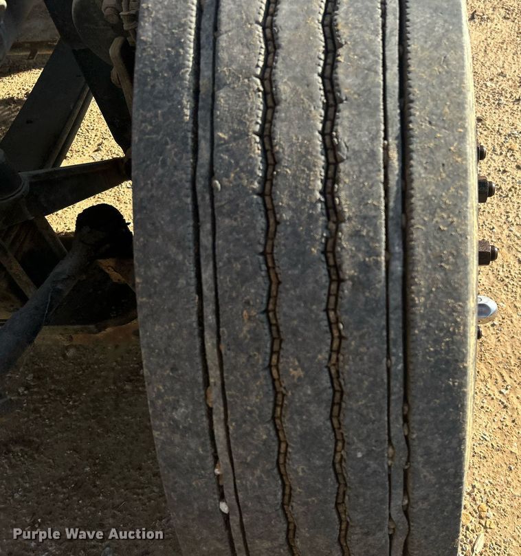 image for item NB9319 2002 Mack RD690P truck cab and chassis