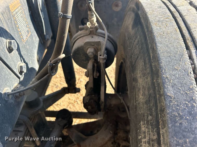 image for item NB9319 2002 Mack RD690P truck cab and chassis