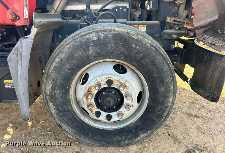 image for item NB9319 2002 Mack RD690P truck cab and chassis