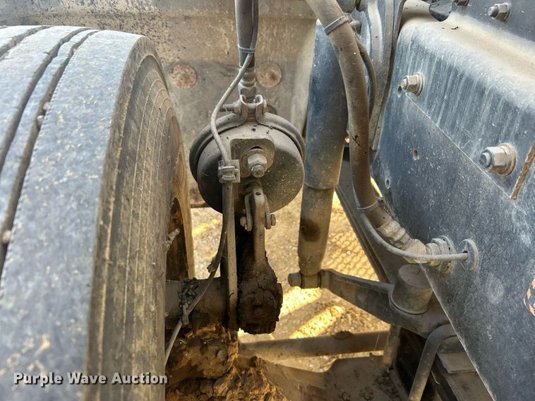 image for item NB9319 2002 Mack RD690P truck cab and chassis