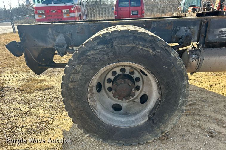 image for item NB9319 2002 Mack RD690P truck cab and chassis