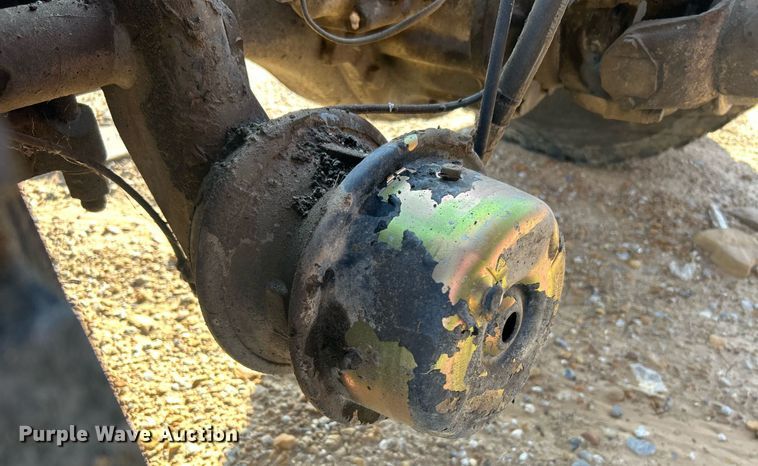 image for item NB9319 2002 Mack RD690P truck cab and chassis