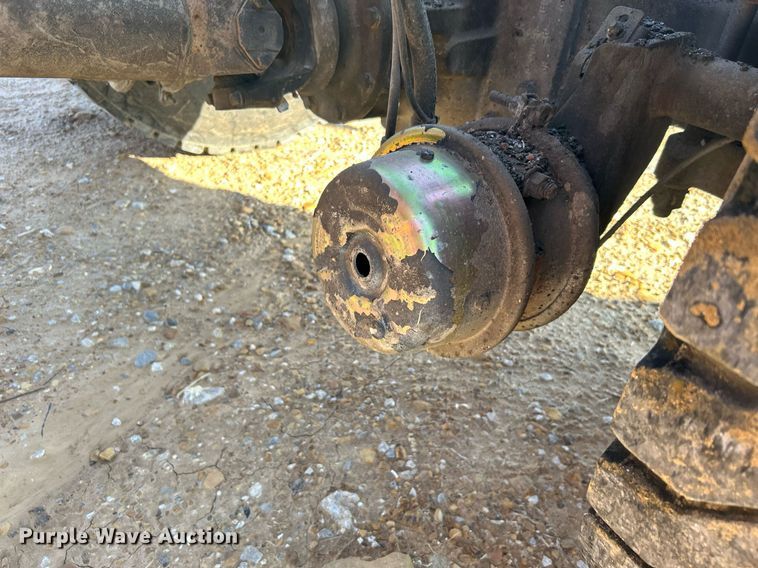 image for item NB9319 2002 Mack RD690P truck cab and chassis