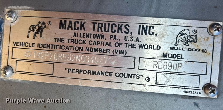 image for item NB9319 2002 Mack RD690P truck cab and chassis