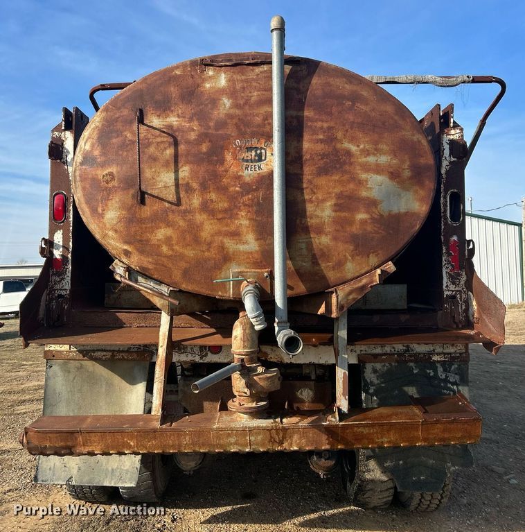 image for item NB9320 1998 International  4900 dump truck