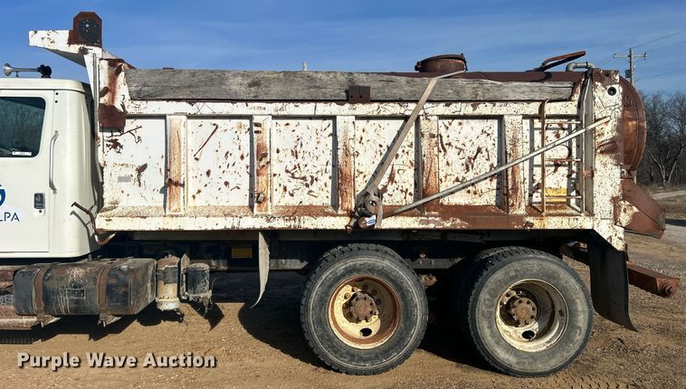 image for item NB9320 1998 International  4900 dump truck