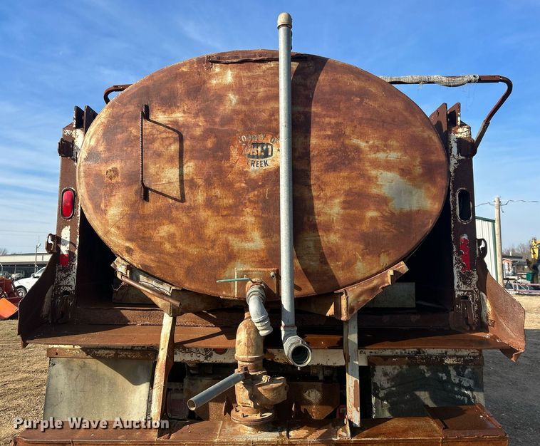 image for item NB9320 1998 International  4900 dump truck