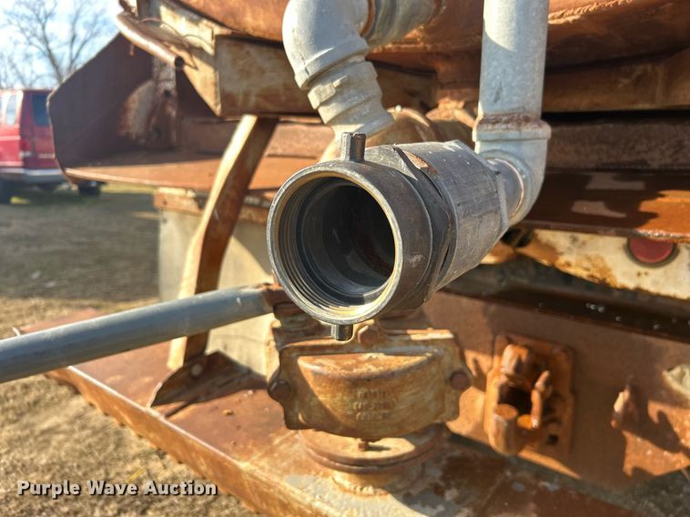 image for item NB9320 1998 International  4900 dump truck