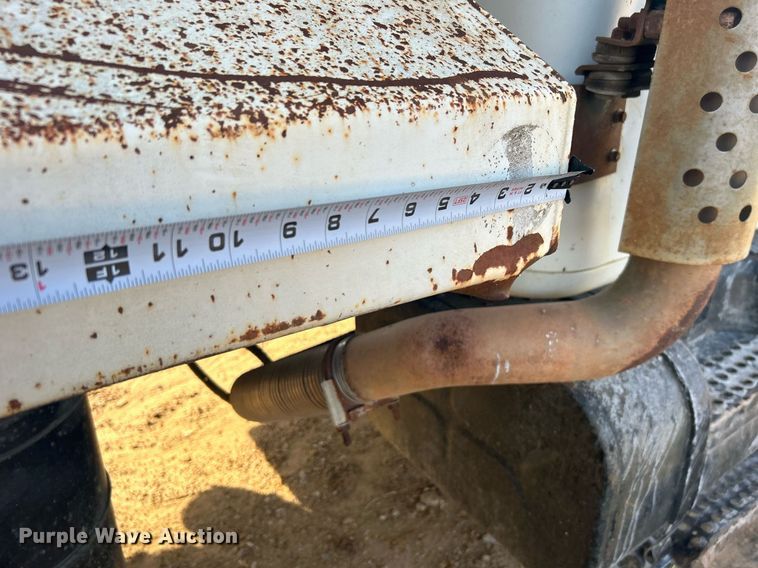 image for item NB9320 1998 International  4900 dump truck