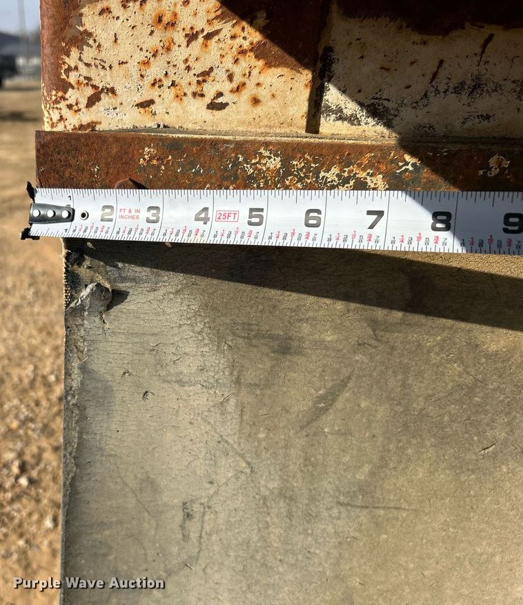 image for item NB9320 1998 International  4900 dump truck