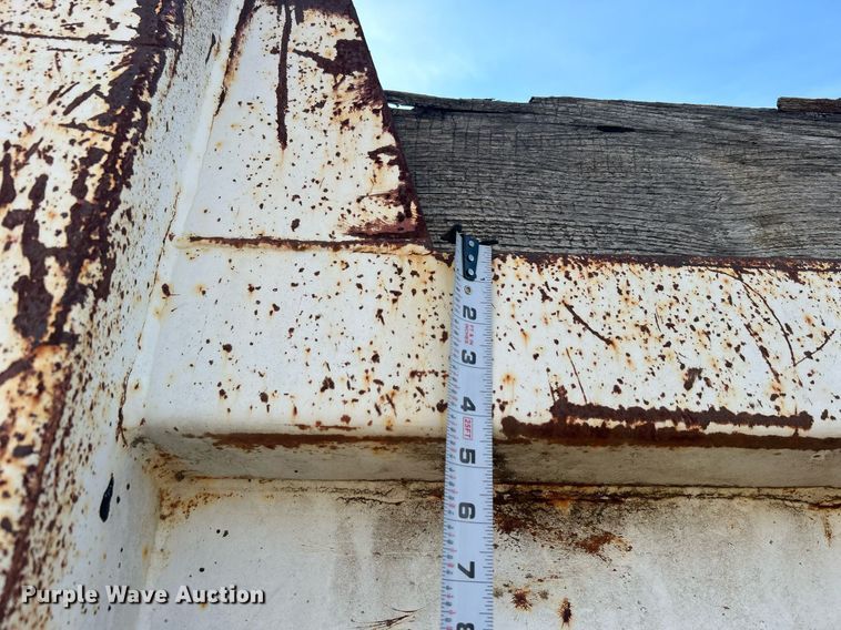 image for item NB9320 1998 International  4900 dump truck