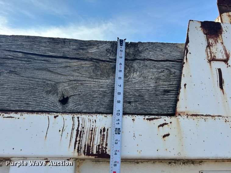 image for item NB9320 1998 International  4900 dump truck