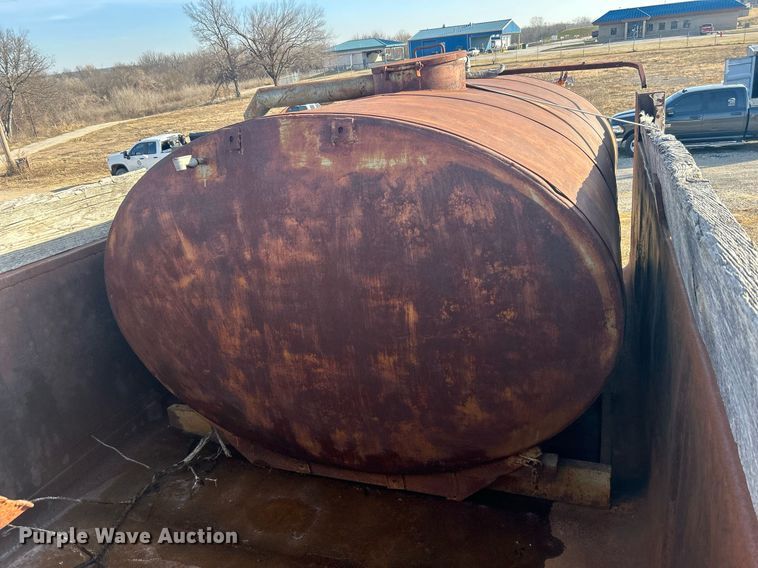 image for item NB9320 1998 International  4900 dump truck