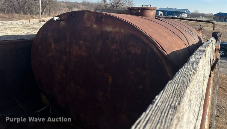 image for item NB9320 1998 International  4900 dump truck