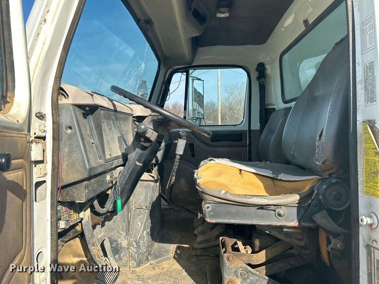 image for item NB9320 1998 International  4900 dump truck