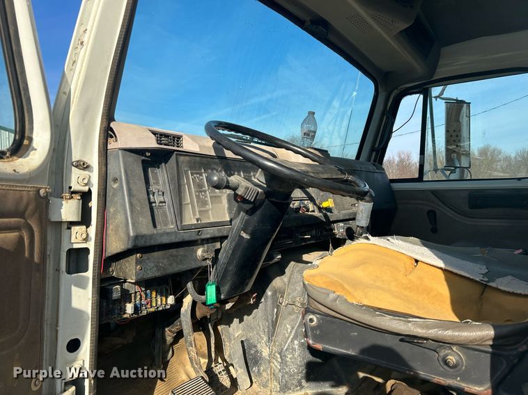 image for item NB9320 1998 International  4900 dump truck