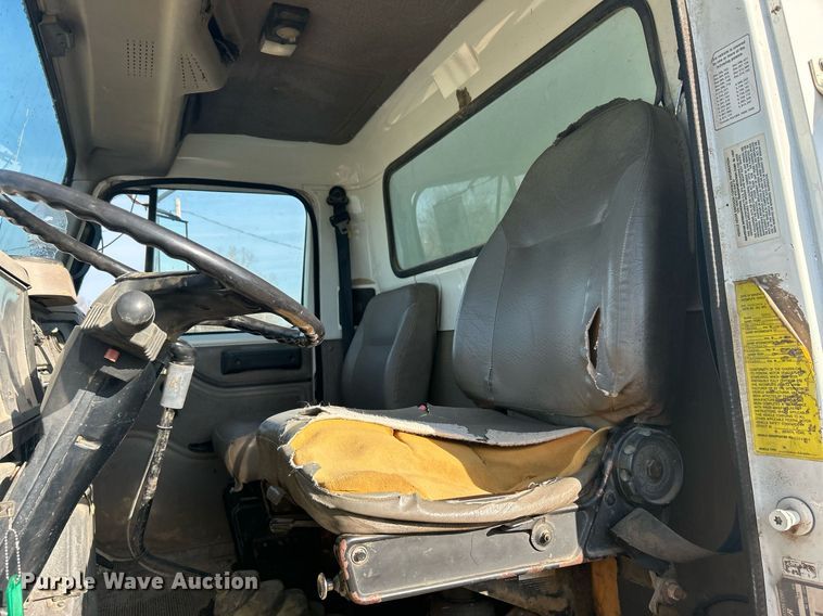 image for item NB9320 1998 International  4900 dump truck