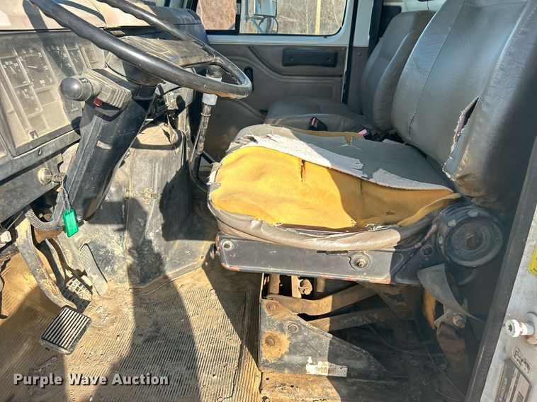 image for item NB9320 1998 International  4900 dump truck