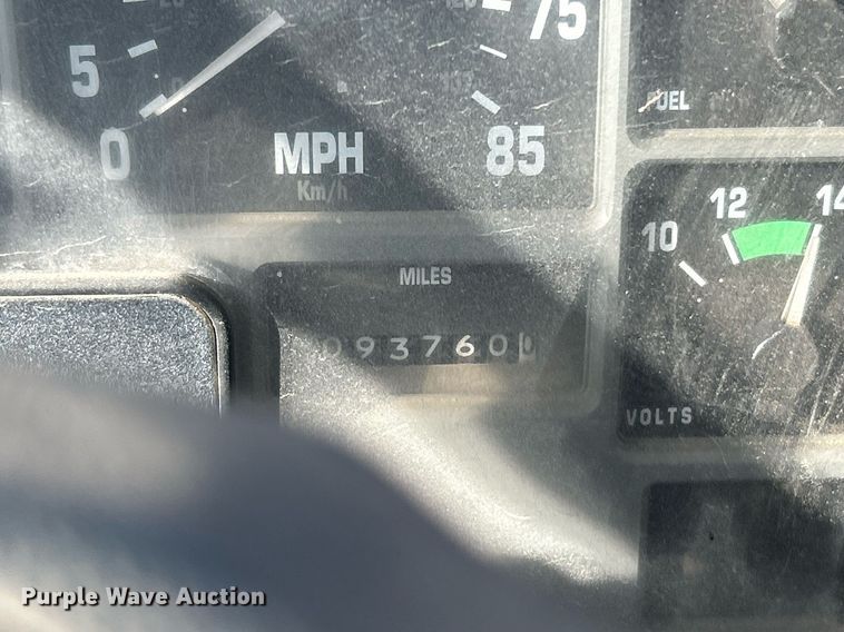 image for item NB9320 1998 International  4900 dump truck