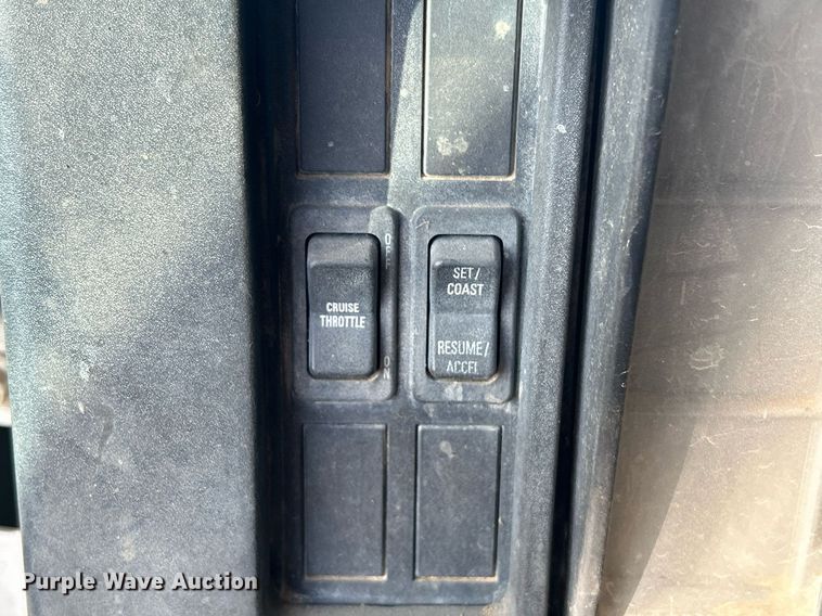 image for item NB9320 1998 International  4900 dump truck