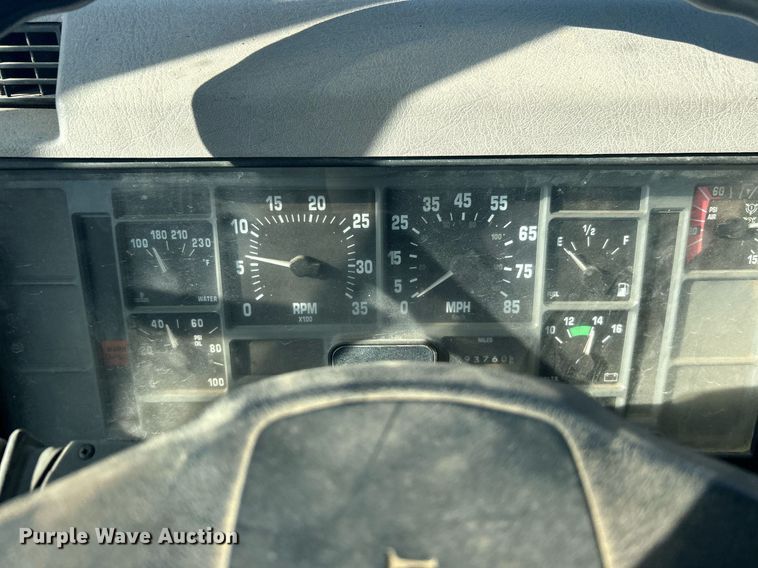 image for item NB9320 1998 International  4900 dump truck