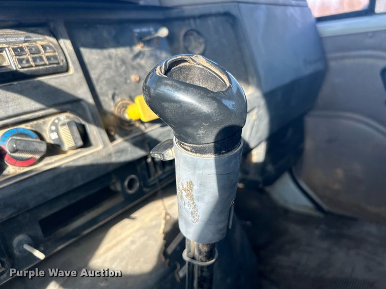 image for item NB9320 1998 International  4900 dump truck