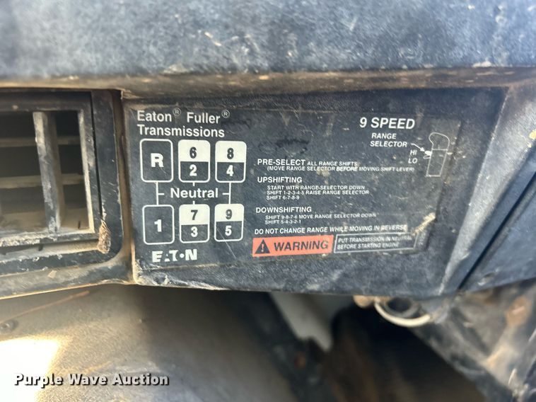 image for item NB9320 1998 International  4900 dump truck