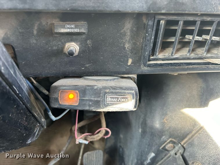 image for item NB9320 1998 International  4900 dump truck