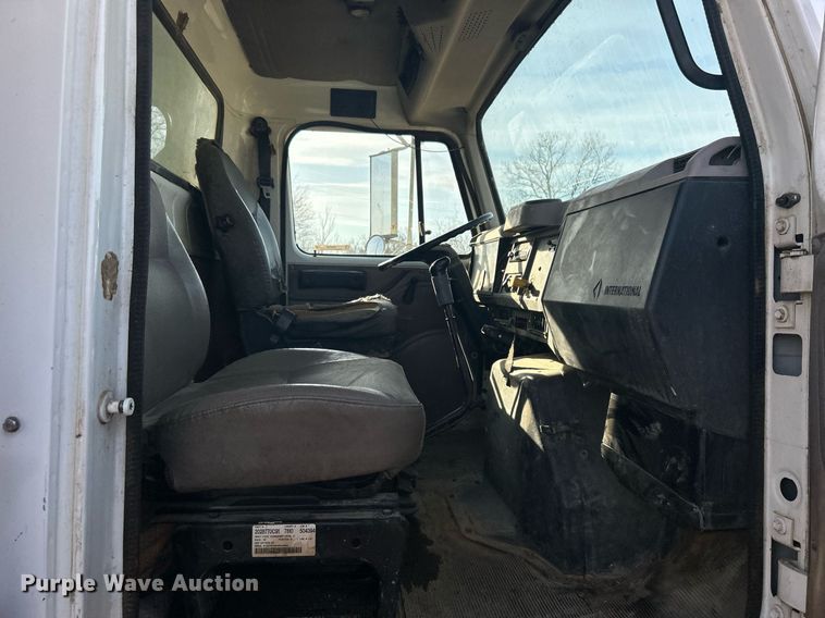 image for item NB9320 1998 International  4900 dump truck