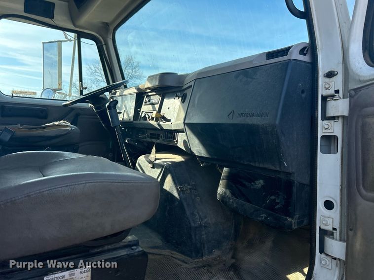 image for item NB9320 1998 International  4900 dump truck