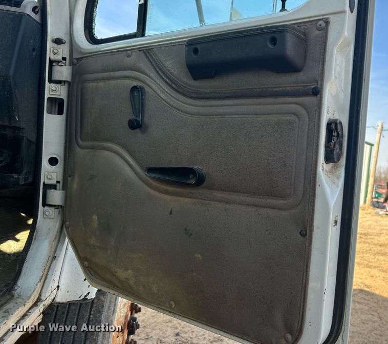 image for item NB9320 1998 International  4900 dump truck