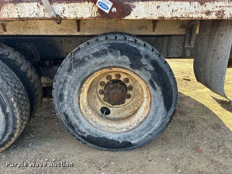 image for item NB9320 1998 International  4900 dump truck