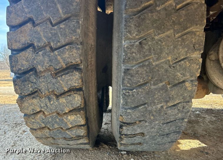 image for item NB9320 1998 International  4900 dump truck