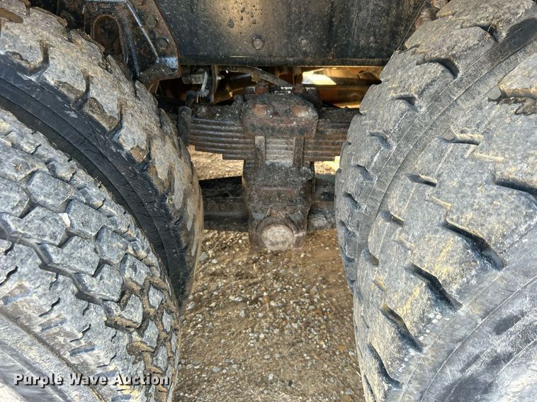 image for item NB9320 1998 International  4900 dump truck