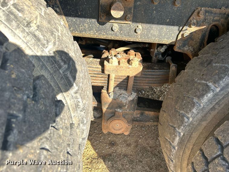 image for item NB9320 1998 International  4900 dump truck