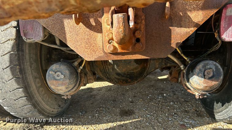 image for item NB9320 1998 International  4900 dump truck