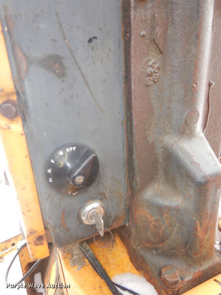 image for item NE9394 John Deere  302-G tractor