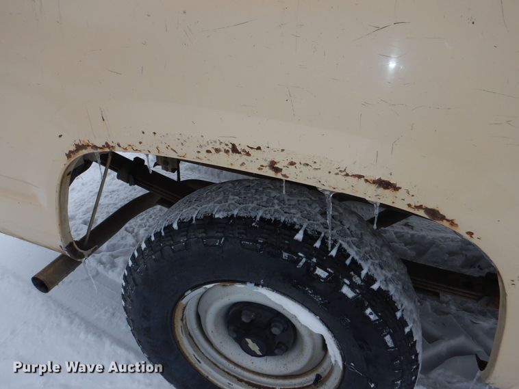 image for item NE9398 1992 Chevrolet Cheyenne C1500 pickup truck