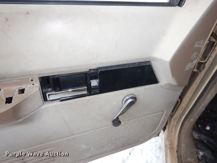 image for item NE9398 1992 Chevrolet Cheyenne C1500 pickup truck