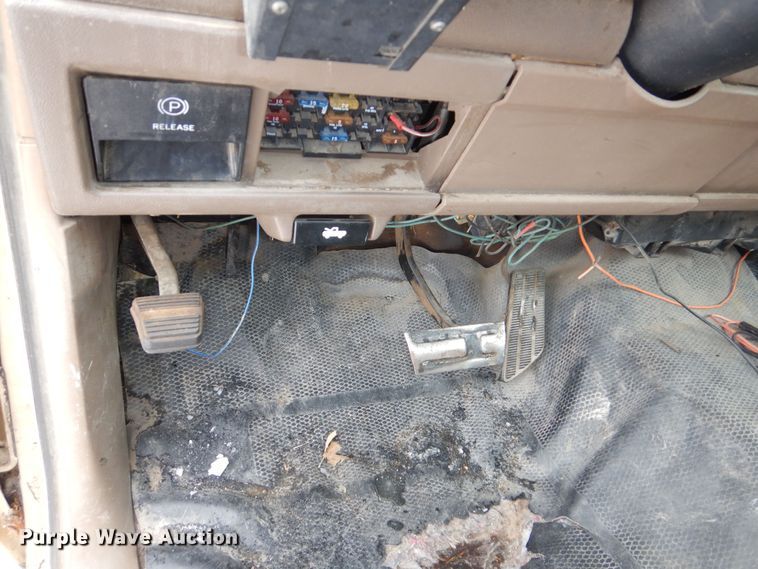 image for item NE9398 1992 Chevrolet Cheyenne C1500 pickup truck