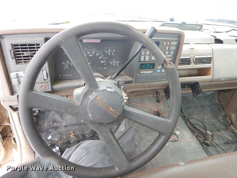 image for item NE9398 1992 Chevrolet Cheyenne C1500 pickup truck